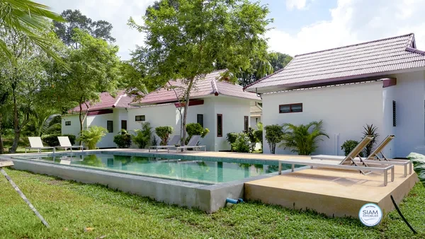 Fully renovated 9-Bungalow Resort with Pool in Maenam